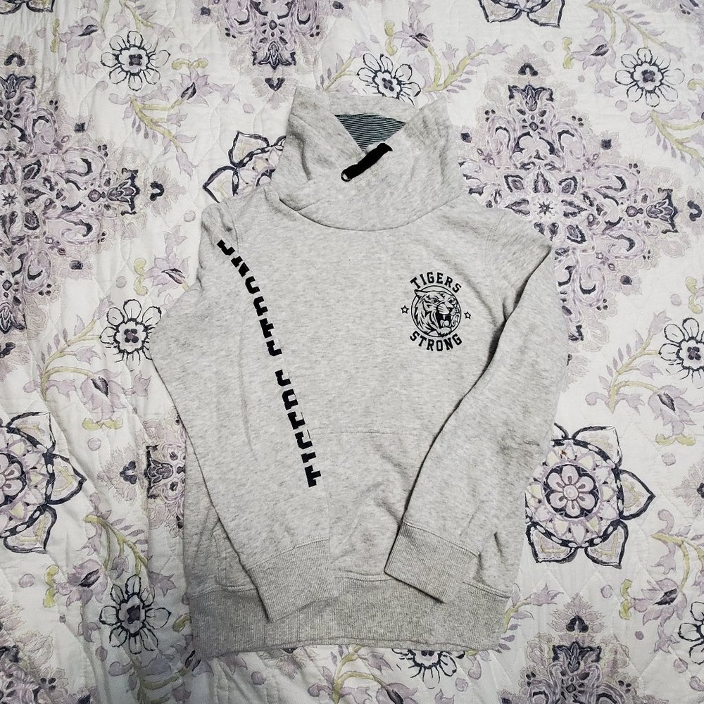Little boys sweatshirt size 6-8 yo